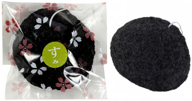 Yamamoto Farm Спонж Конняку для умывания лица с пудрой из угля Убамэ 1 шт — Makeup market